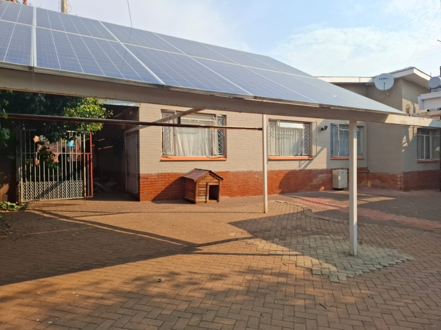 6 Bedroom Property for Sale in Uitsig Free State